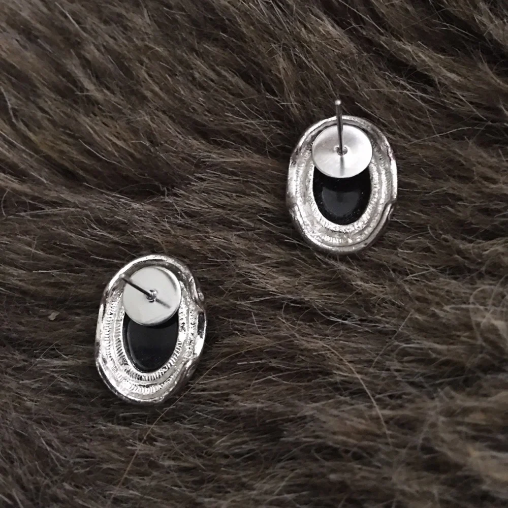 Vintage silver tone black cabochon glass earrings